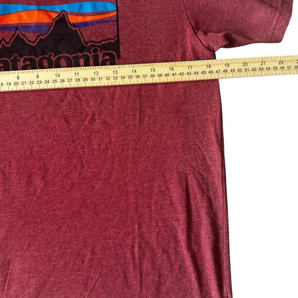 Patagonia Logo Tee Maroon Slim Fit Womens Medium Short Sleeve Mountain Graphic - Picture 7 of 10